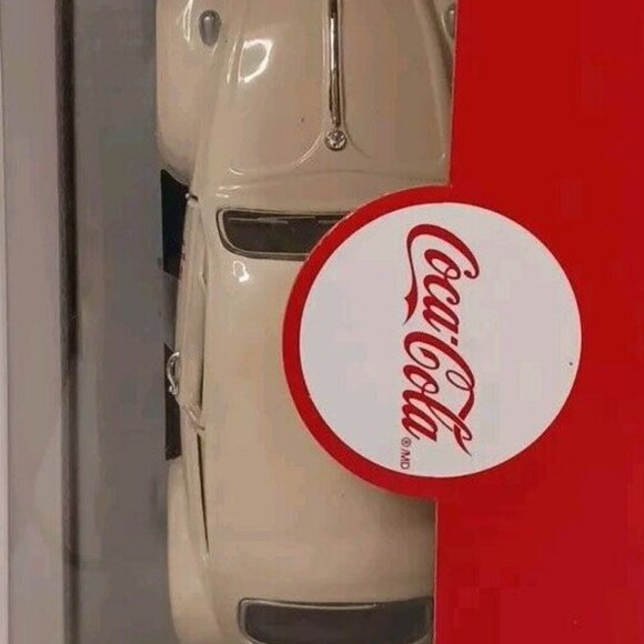 Motor City Volkswagon Beetle Coca-Cola The Real Thing VW Diecast 1:24 Sealed - Picture 4 of 6